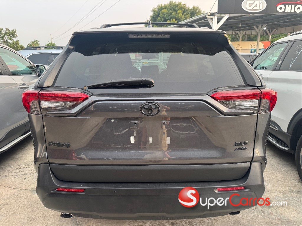 2021 Toyota RAV4 XLE — foto 3 / 9