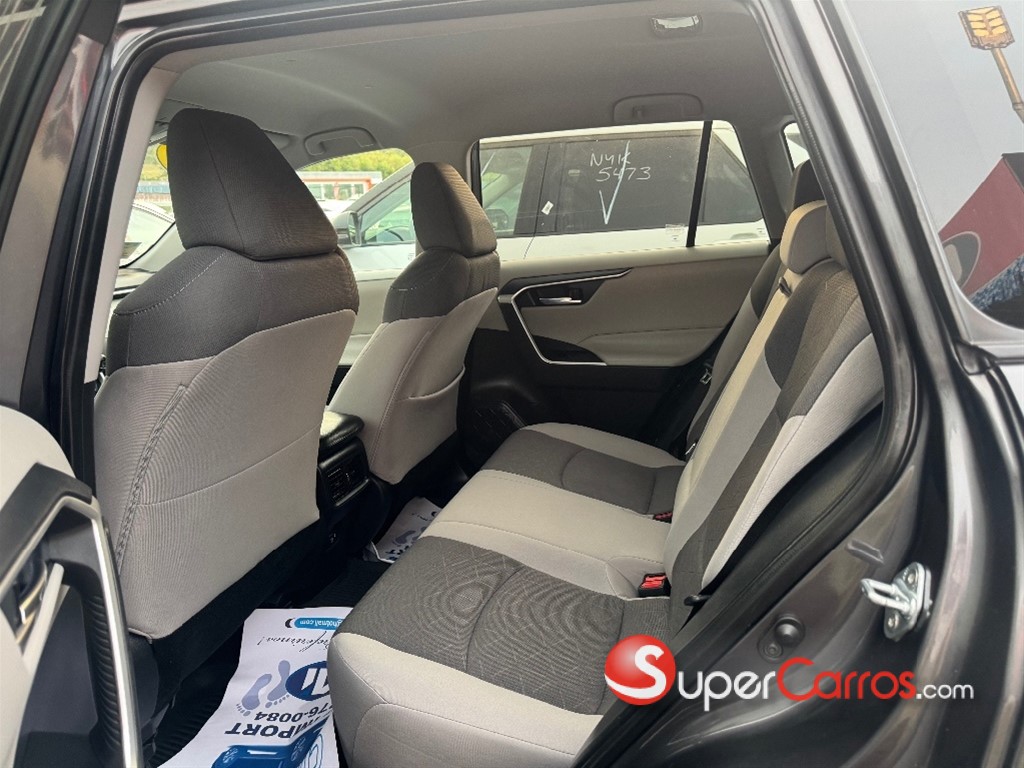 2021 Toyota RAV4 XLE — foto 7 / 9