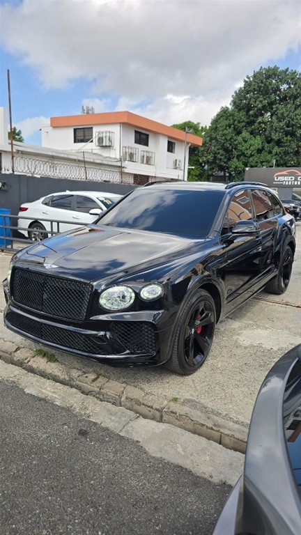 2023 Bentley Bentayga — foto 3 / 12
