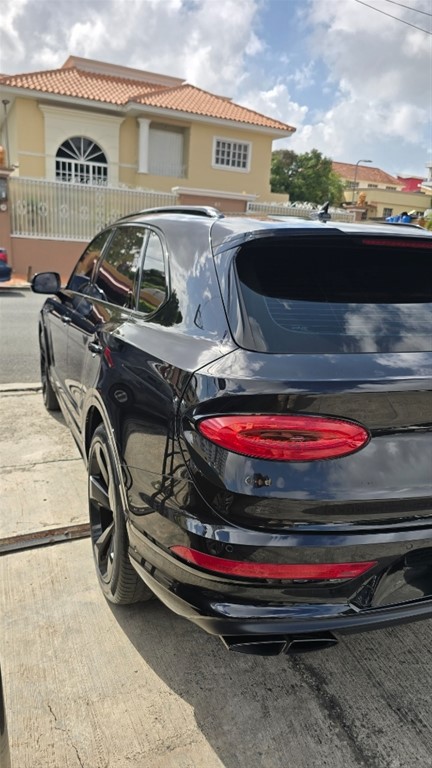 2023 Bentley Bentayga — foto 5 / 12