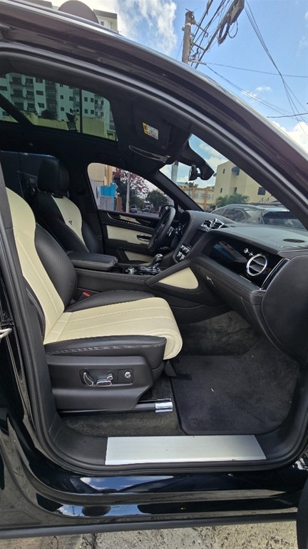 2023 Bentley Bentayga — foto 9 / 12