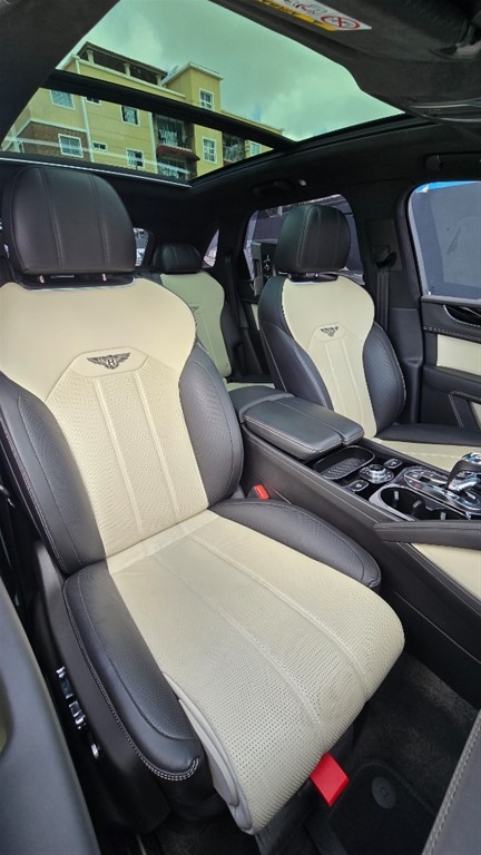2023 Bentley Bentayga — foto 11 / 12