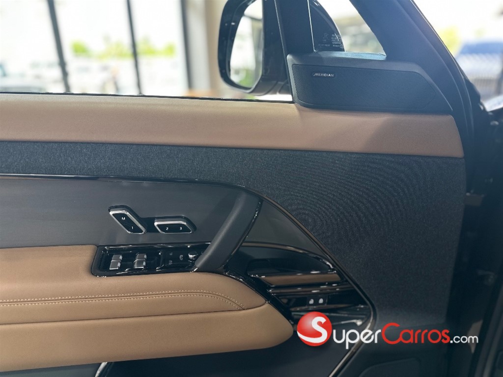 2026 Land Rover Range Rover Sport SE — foto 9 / 10