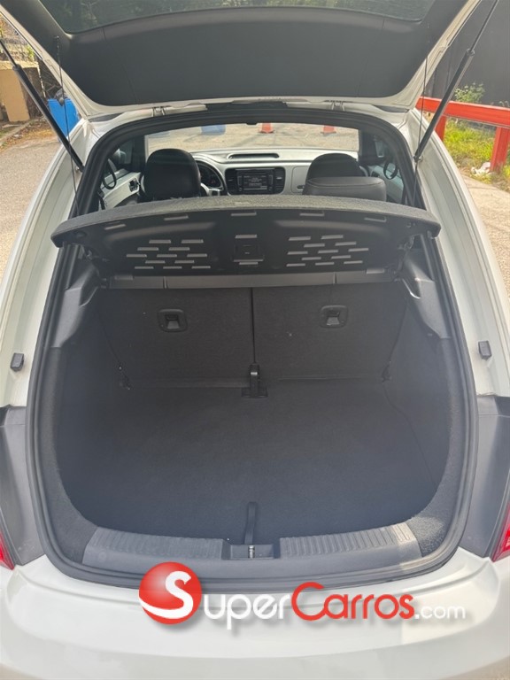2015 Volkswagen Beetle — foto 7 / 12