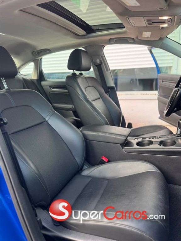 2022 Honda Civic Touring — foto 2 / 10