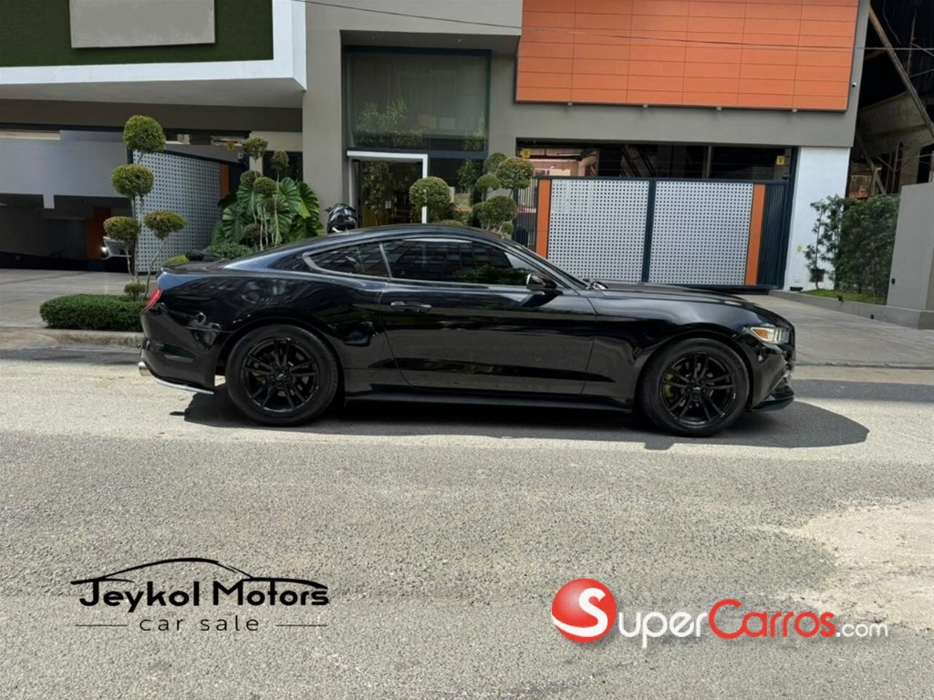 2016 Ford Mustang Ecoboost — foto 3 / 9