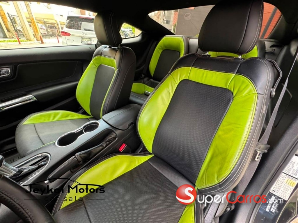 2016 Ford Mustang Ecoboost — foto 7 / 9