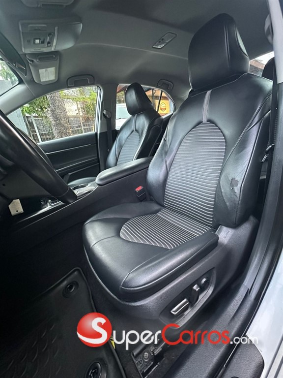2020 Toyota Camry SE — foto 2 / 12