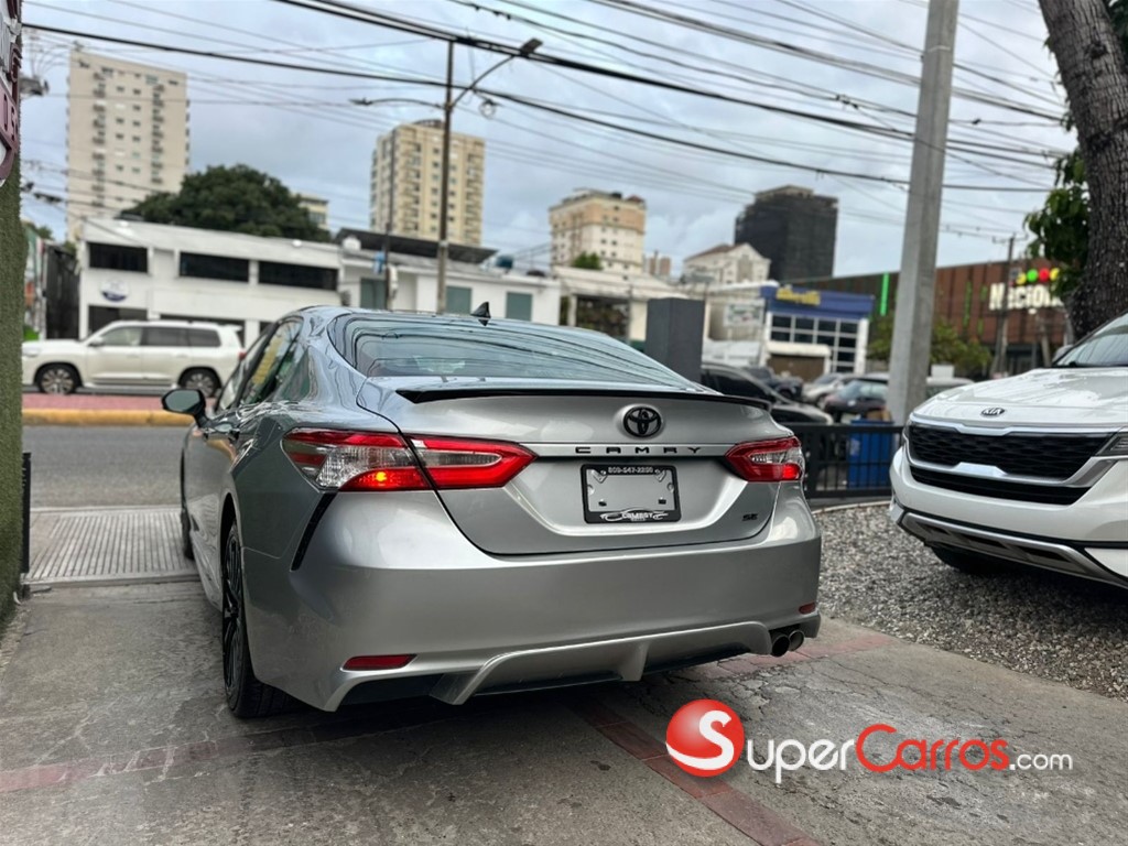 2020 Toyota Camry SE — foto 5 / 12