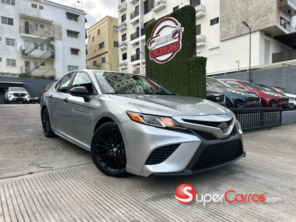 2020 Toyota Camry SE — foto 7 / 12