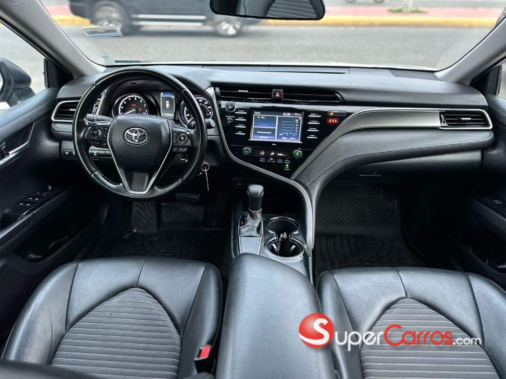 2020 Toyota Camry SE — foto 8 / 12