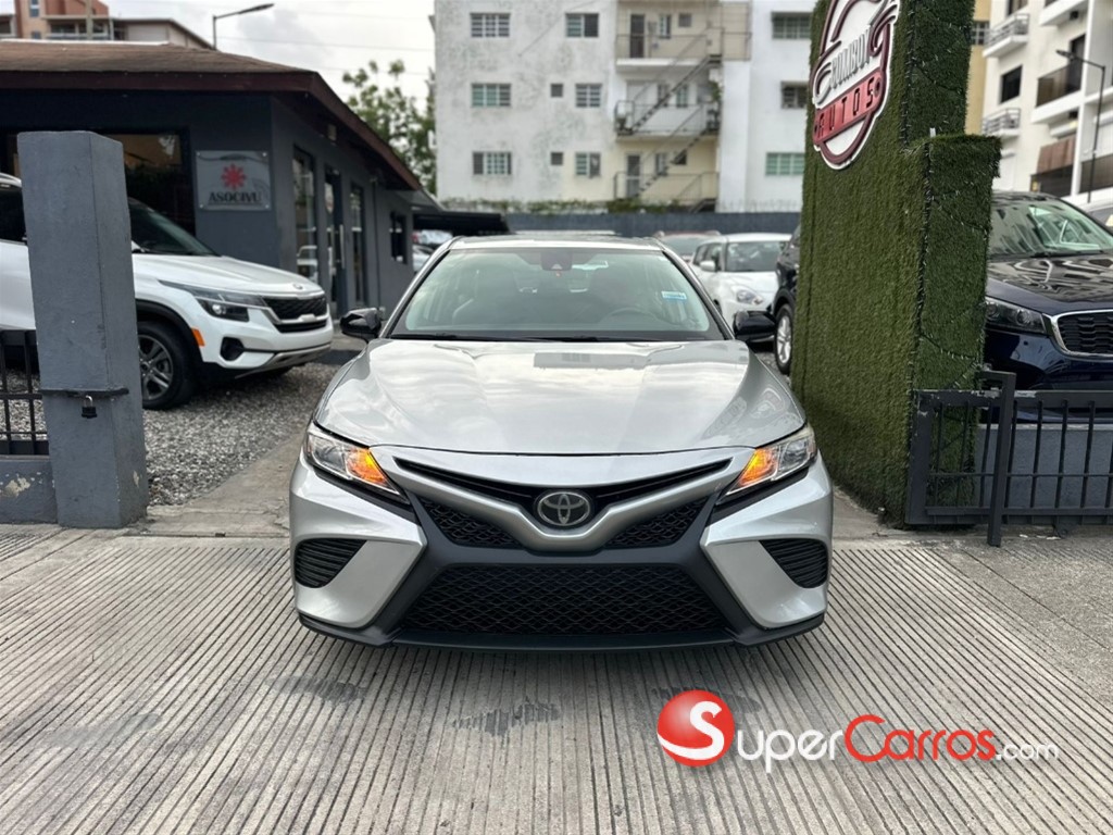 2020 Toyota Camry SE — foto 10 / 12
