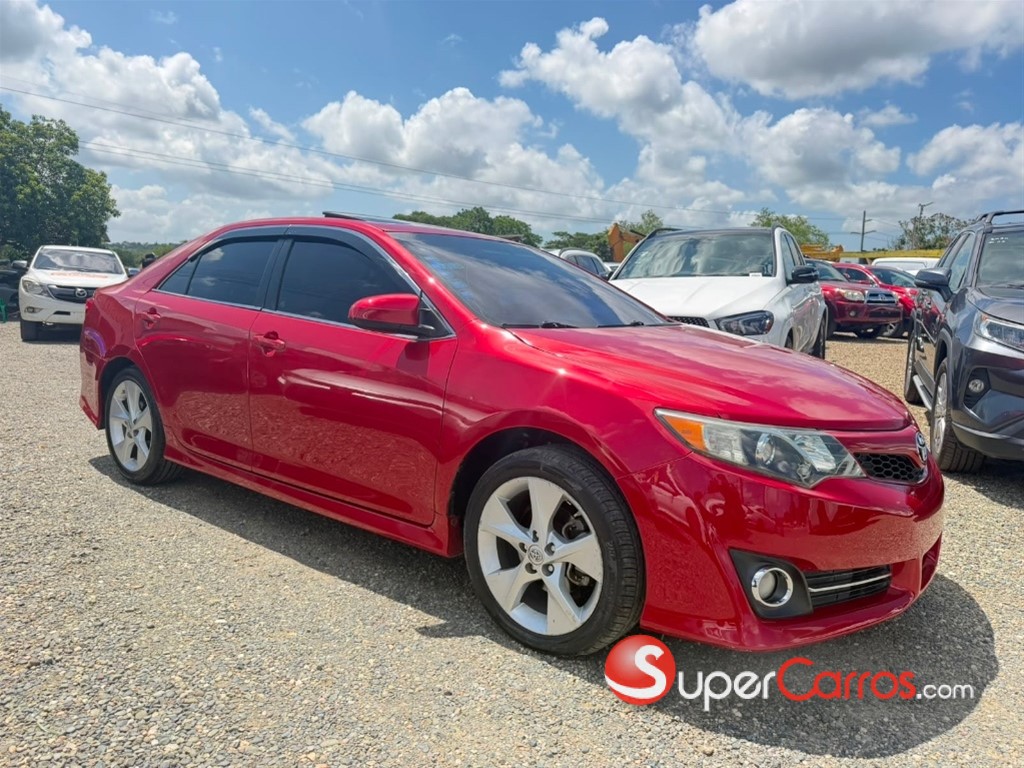 2014 Toyota Camry SE — foto 2 / 7