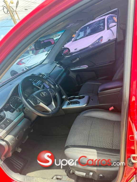 2014 Toyota Camry SE — foto 4 / 7