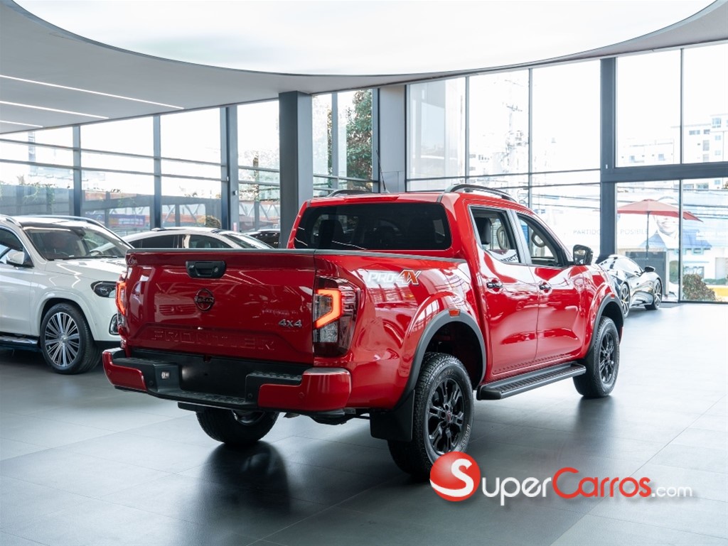 2026 Nissan Frontier Pro-4X — foto 2 / 12