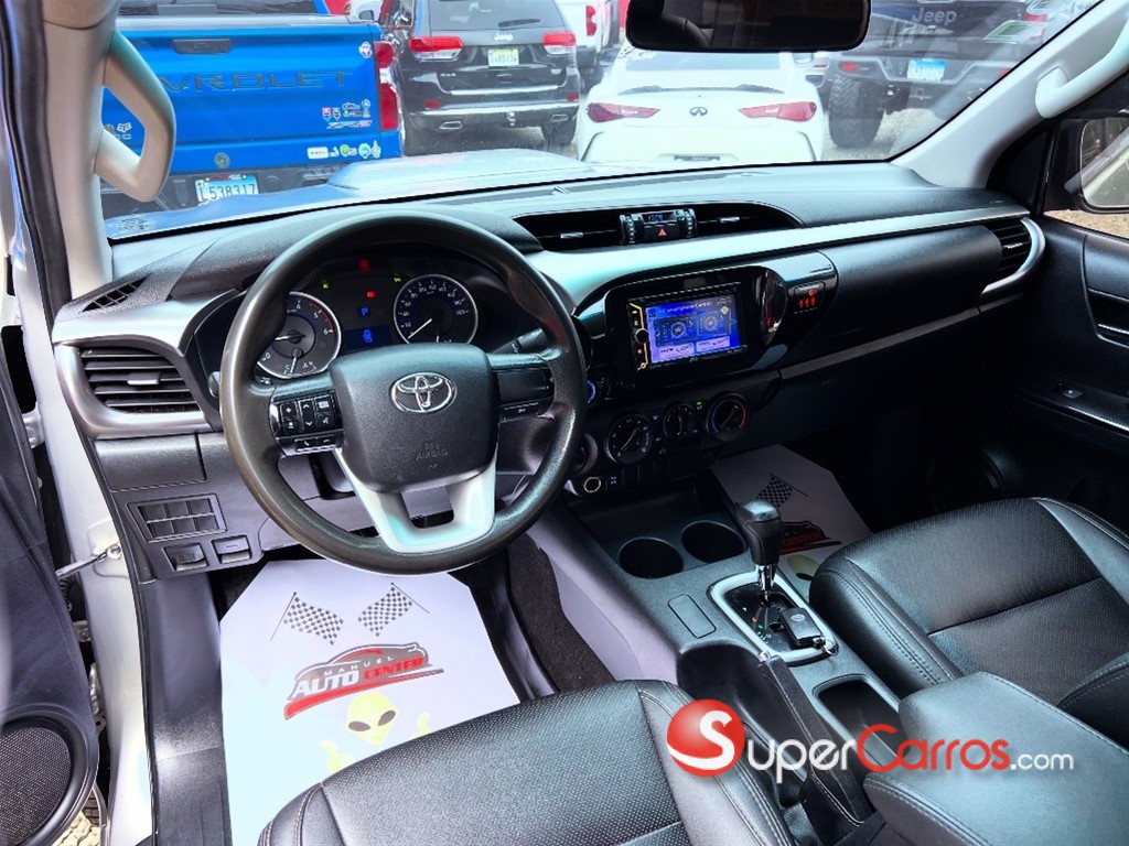 2016 Toyota Hilux — foto 2 / 12