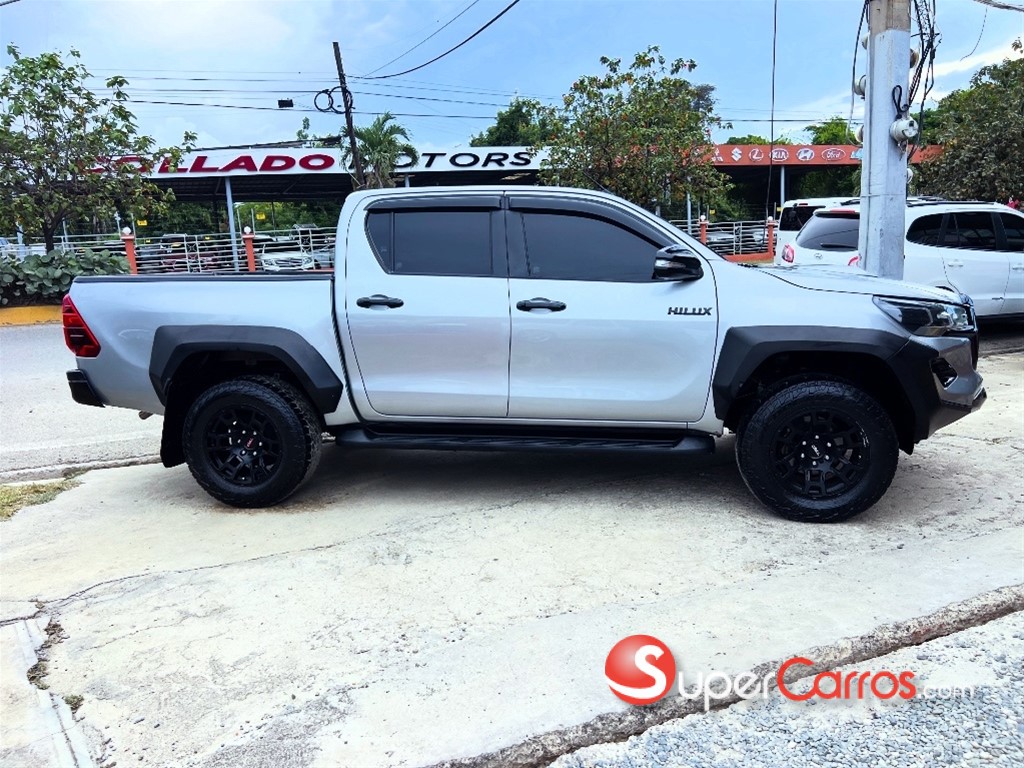 2016 Toyota Hilux — foto 7 / 12