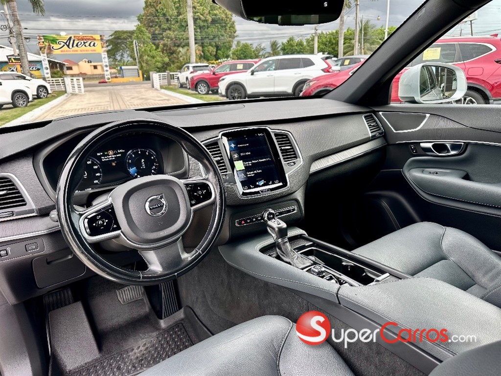 2020 Volvo XC90 Momentum T6 — foto 9 / 12