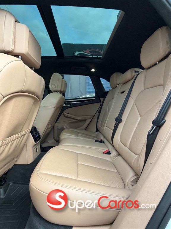 2020 Porsche Macan — foto 7 / 12