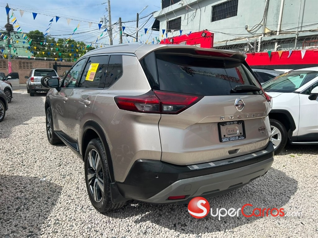 2021 Nissan Rogue SL — foto 8 / 12