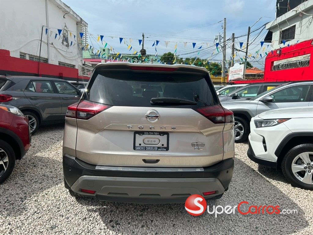 2021 Nissan Rogue SL — foto 9 / 12