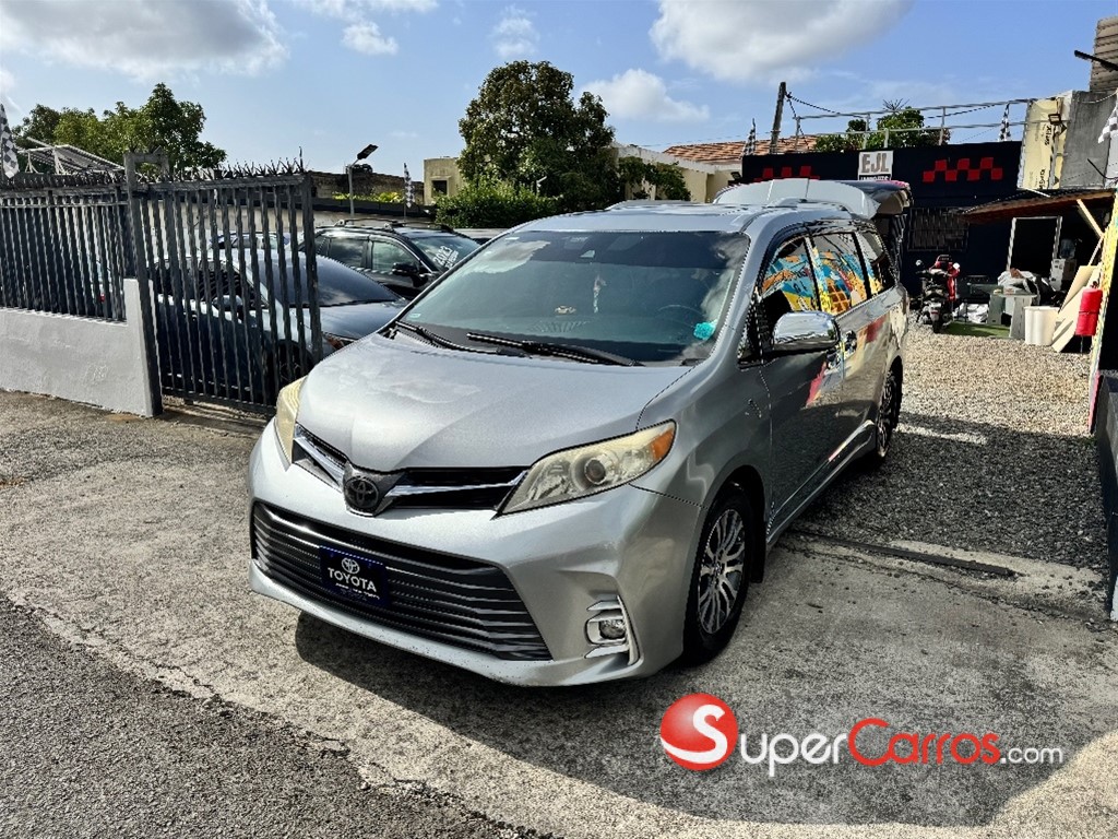 2018 Toyota Sienna XLE