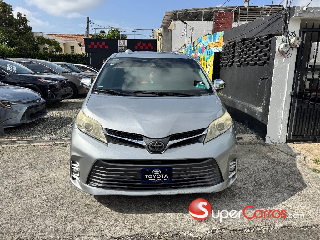 2018 Toyota Sienna XLE — foto 2 / 12