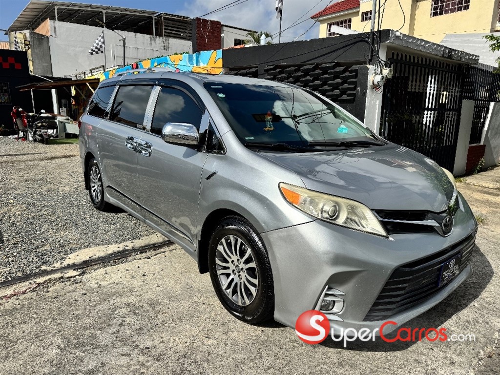 2018 Toyota Sienna XLE — foto 3 / 12