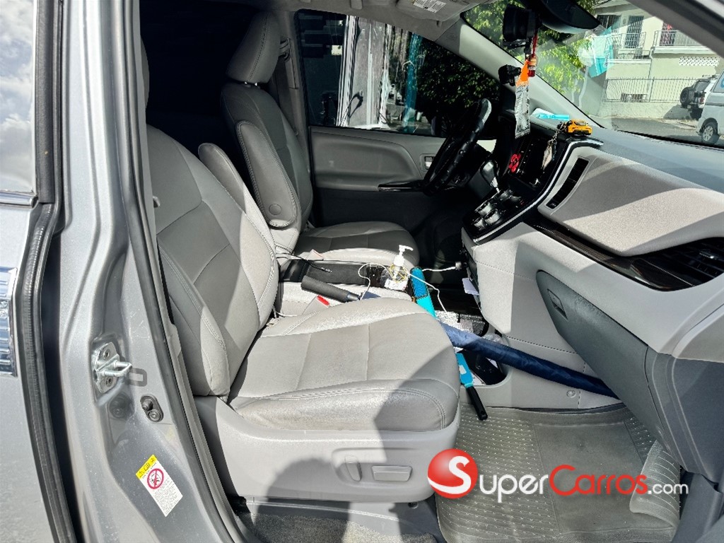 2018 Toyota Sienna XLE — foto 4 / 12