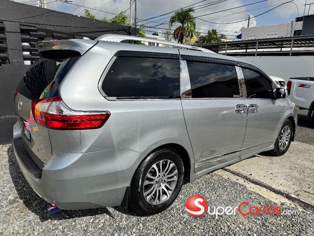 2018 Toyota Sienna XLE — foto 5 / 12