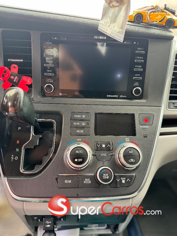 2018 Toyota Sienna XLE — foto 9 / 12