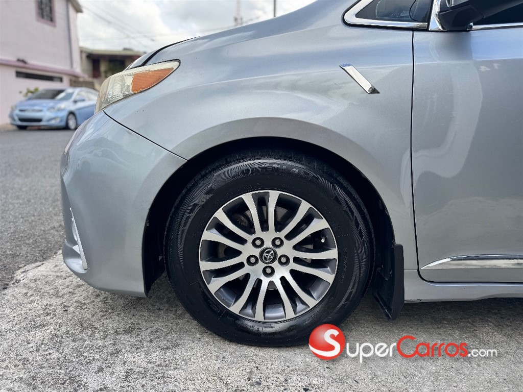 2018 Toyota Sienna XLE — foto 10 / 12