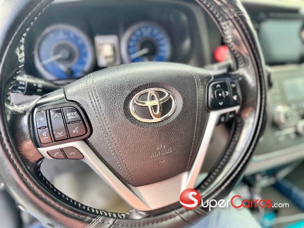 2018 Toyota Sienna XLE — foto 11 / 12