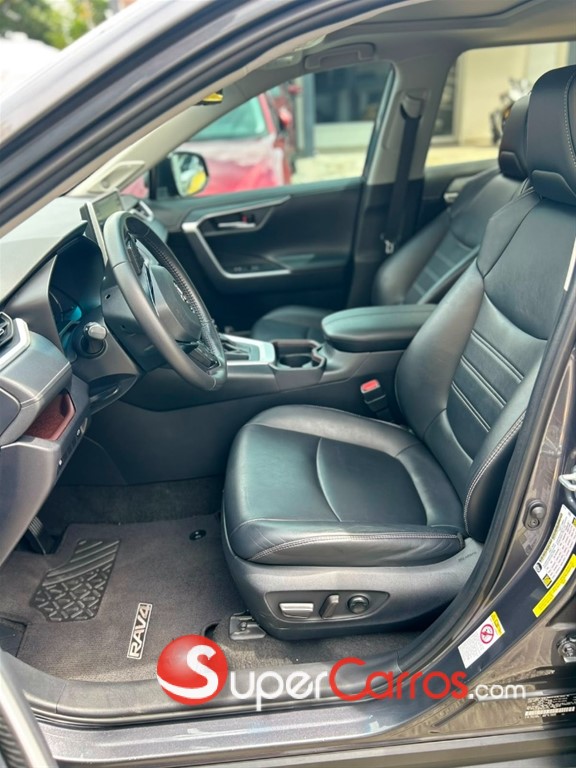 2019 Toyota RAV4 Limited — foto 8 / 12