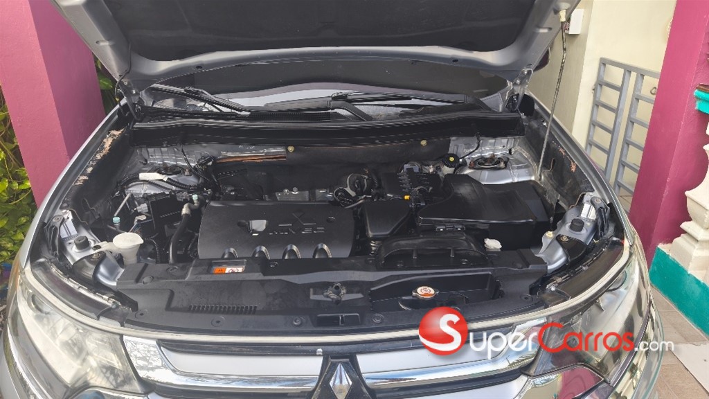 2017 Mitsubishi Motors Outlander SE — foto 3 / 12