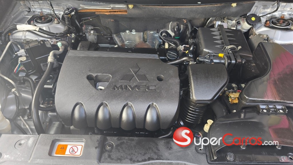 2017 Mitsubishi Motors Outlander SE — foto 4 / 12