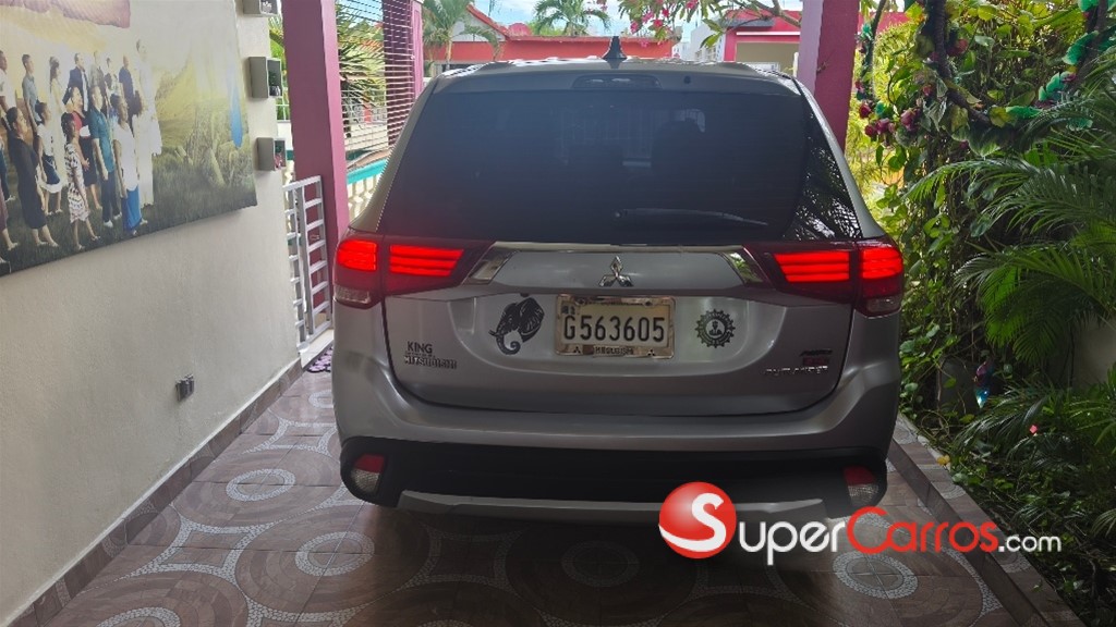 2017 Mitsubishi Motors Outlander SE — foto 7 / 12