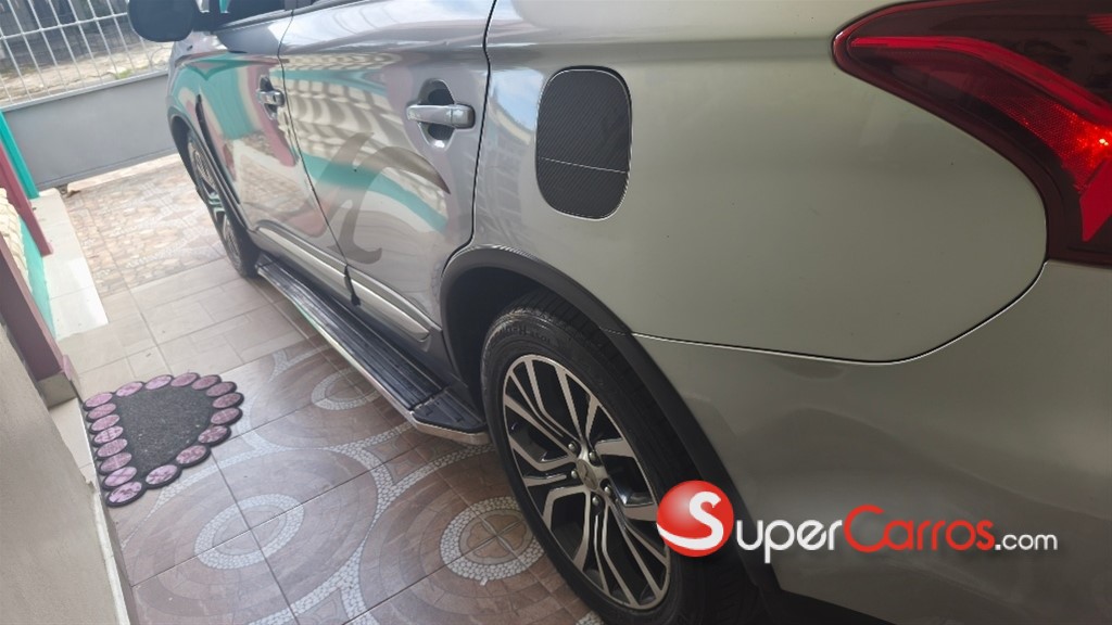 2017 Mitsubishi Motors Outlander SE — foto 8 / 12