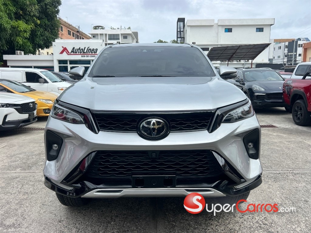 2024 Toyota Fortuner SRV TSS — foto 2 / 12