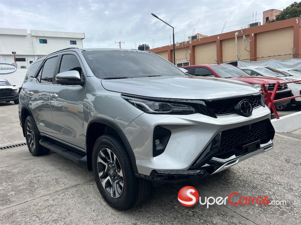 2024 Toyota Fortuner SRV TSS — foto 3 / 12