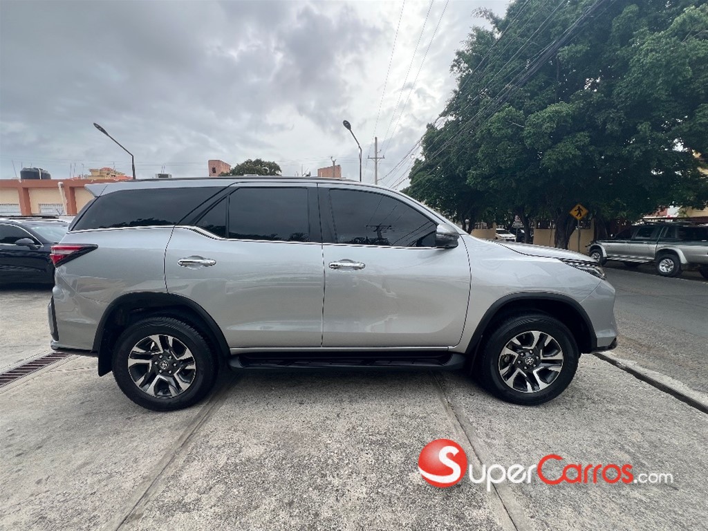 2024 Toyota Fortuner SRV TSS — foto 4 / 12