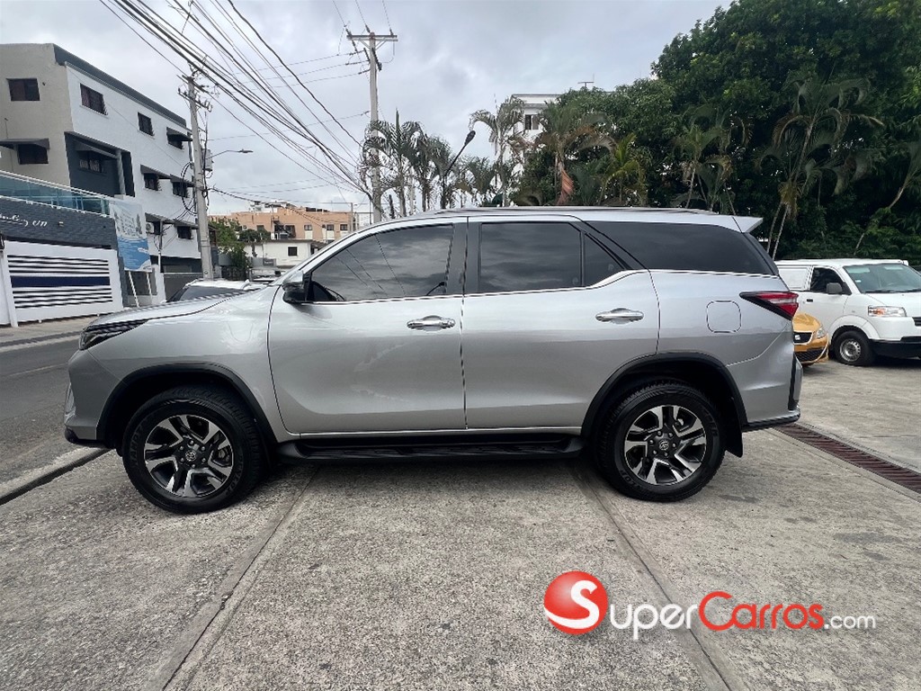 2024 Toyota Fortuner SRV TSS — foto 5 / 12
