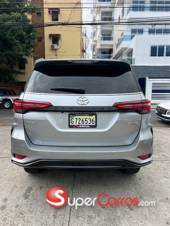 2024 Toyota Fortuner SRV TSS — foto 6 / 12