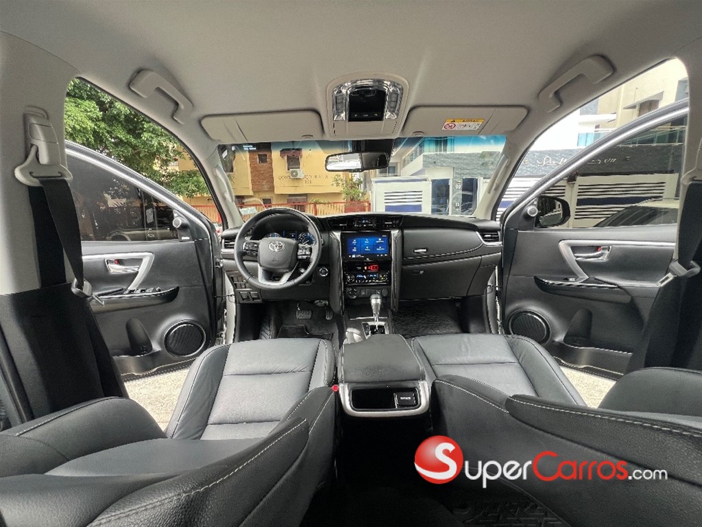 2024 Toyota Fortuner SRV TSS — foto 10 / 12