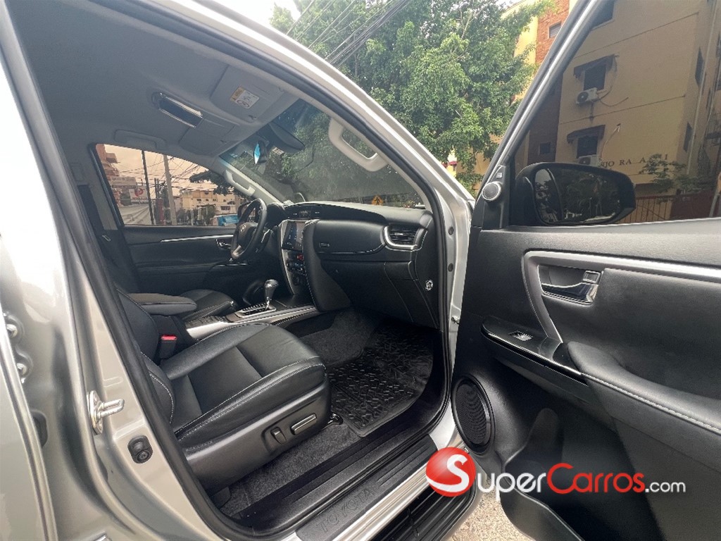 2024 Toyota Fortuner SRV TSS — foto 11 / 12