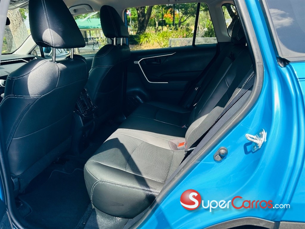 2021 Toyota RAV4 LE — foto 8 / 12