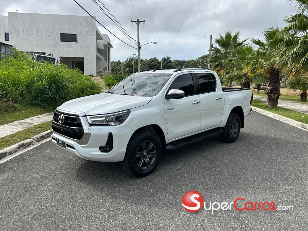 2025 Toyota Hilux SRV