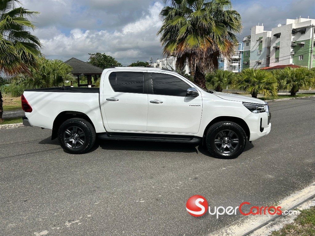 2025 Toyota Hilux SRV — foto 4 / 8