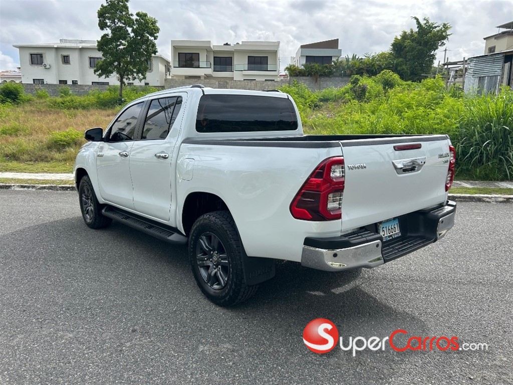 2025 Toyota Hilux SRV — foto 6 / 8