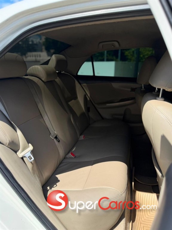 2013 Toyota Corolla LE — foto 7 / 10